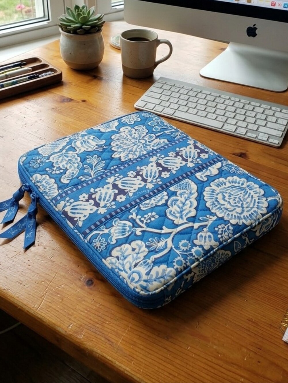 Vera Bradley NWOT Blue Lagoon Padded Laptop Sleeve